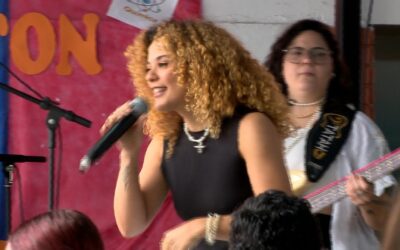 Sextou: cantora Lalis realiza show para alunos de Sorocaba