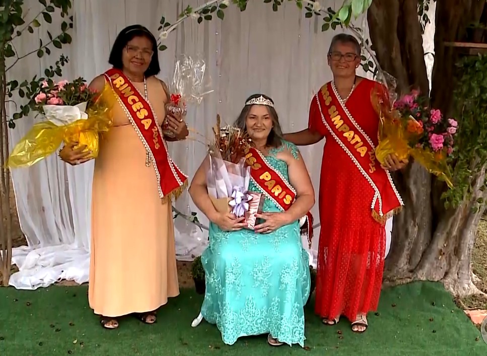 Ganhadoras do Miss Paris da Terceira Idade reunidas.