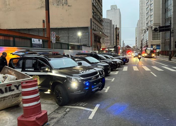 Viaturas da pol&iacute;cia em opera&ccedil;&atilde;o