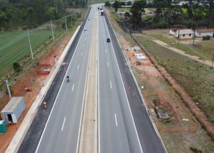 Concessionária realiza operação para içamento na Rodovia Bunjiro Nakao