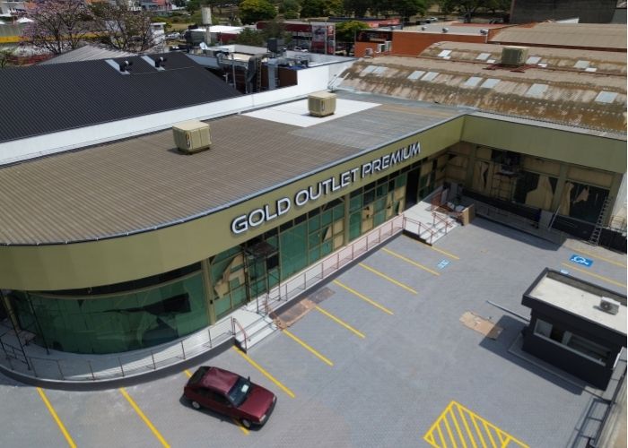 Fachada do Gold Outlet.