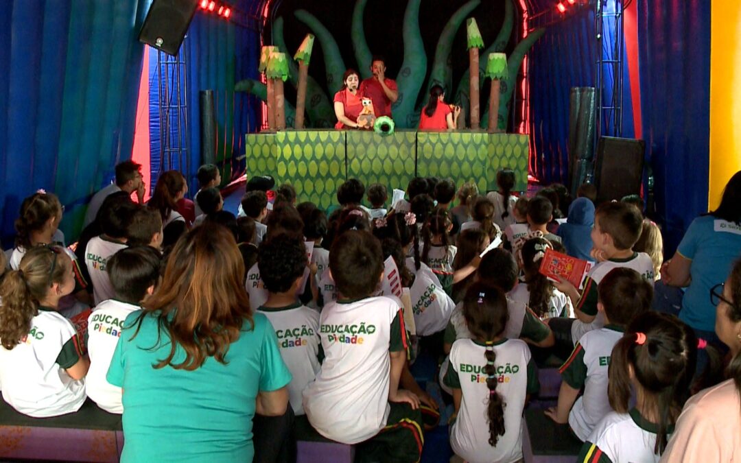Teatro inflável leva arte e conscientização ambiental a Piedade