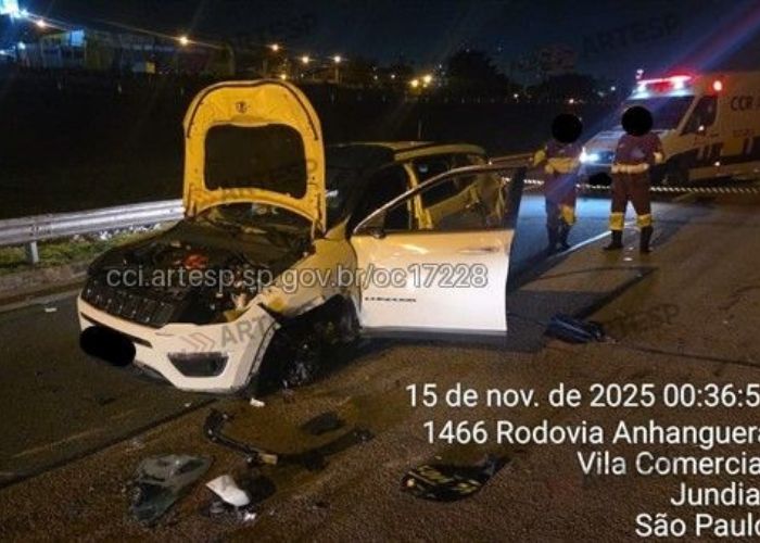 Carro ap&oacute;s acidente