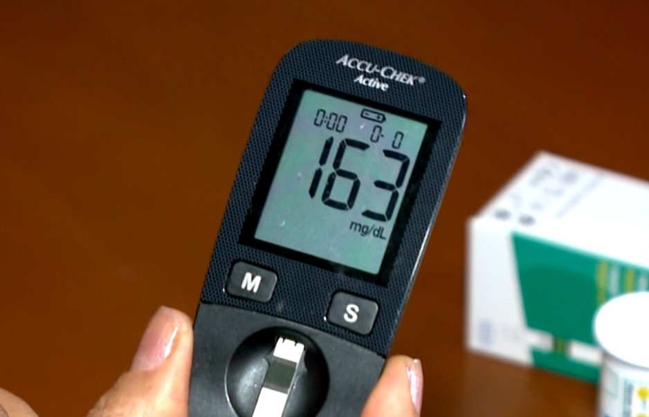 Aparelho medidor de diabetes.