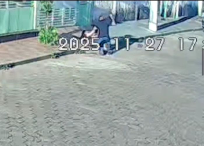 Mulher é morta pelo ex a facadas em calçada na frente do filho