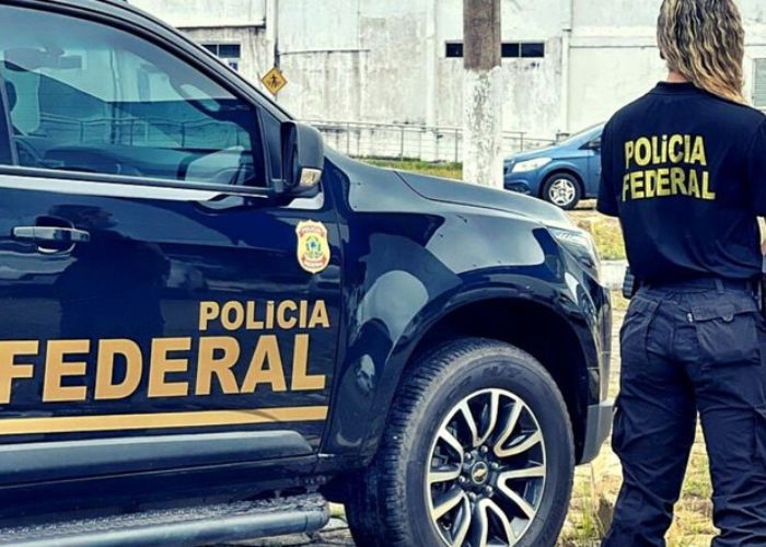Viatura e agente da Pol&iacute;cia Federal