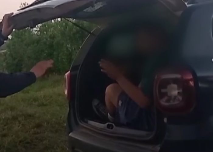 Professor preso ap&oacute;s ser encontrado com aluna dentro do carro