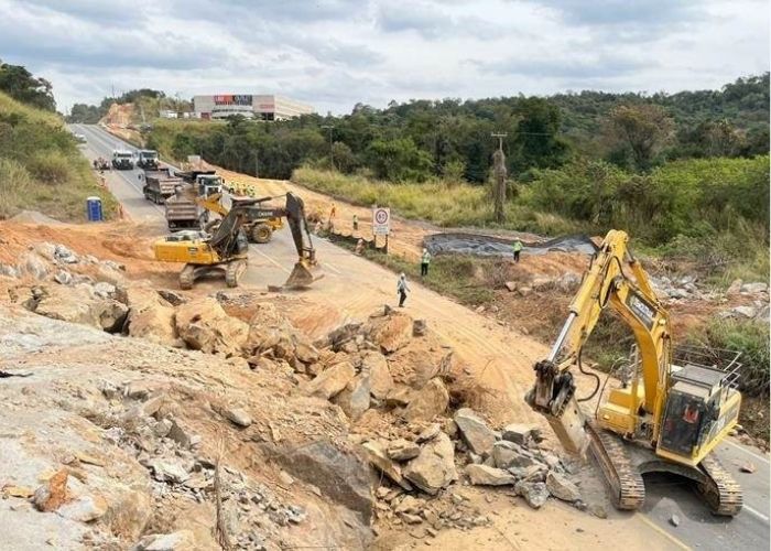 Concessionária realiza desmonte de rocha em São Roque
