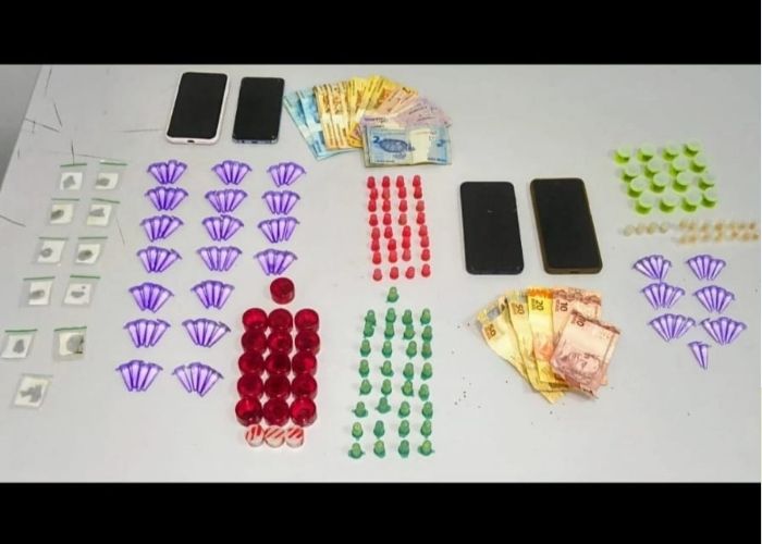 Imagem das drogas apreendida pelos policias
