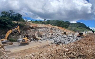 Desmonte de rocha interdita trecho de rodovia em São Roque
