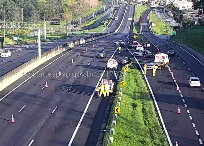 Al&ccedil;a de acesso da Rodovia Anhanguera bloqueada ap&oacute;s acidente