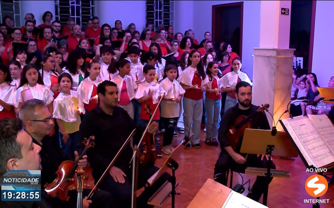 Cantata de Natal da Fundec emociona público com coral de mais de 100 vozes e presépio vivo