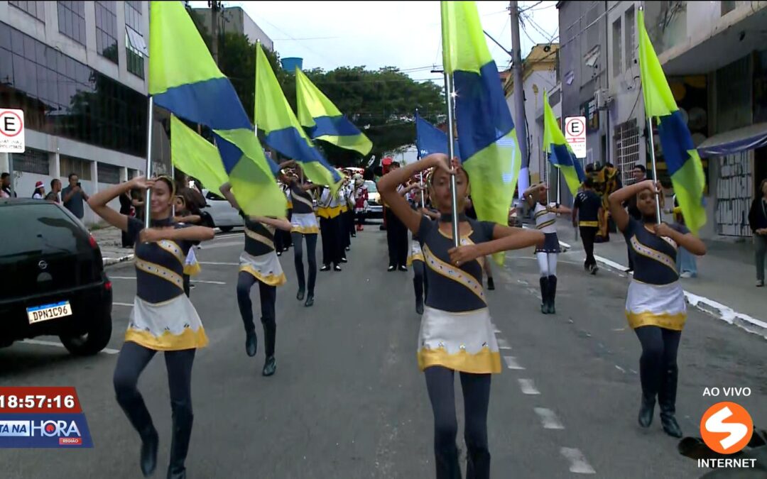Parada Natalina do Sincomercio e da CDL leva magia do Natal ao Centro de Jundiaí