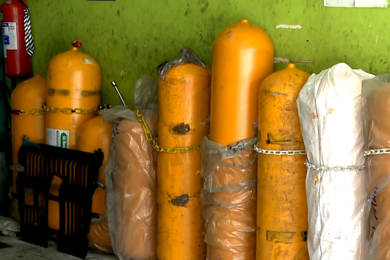 Botij&otilde;es de g&aacute;s veicular.