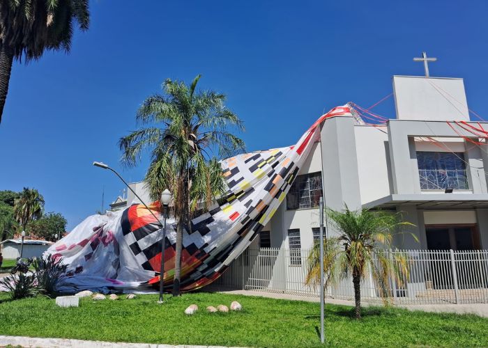 Queda de balão atinge igreja e mobiliza equipes de emergência em Itu