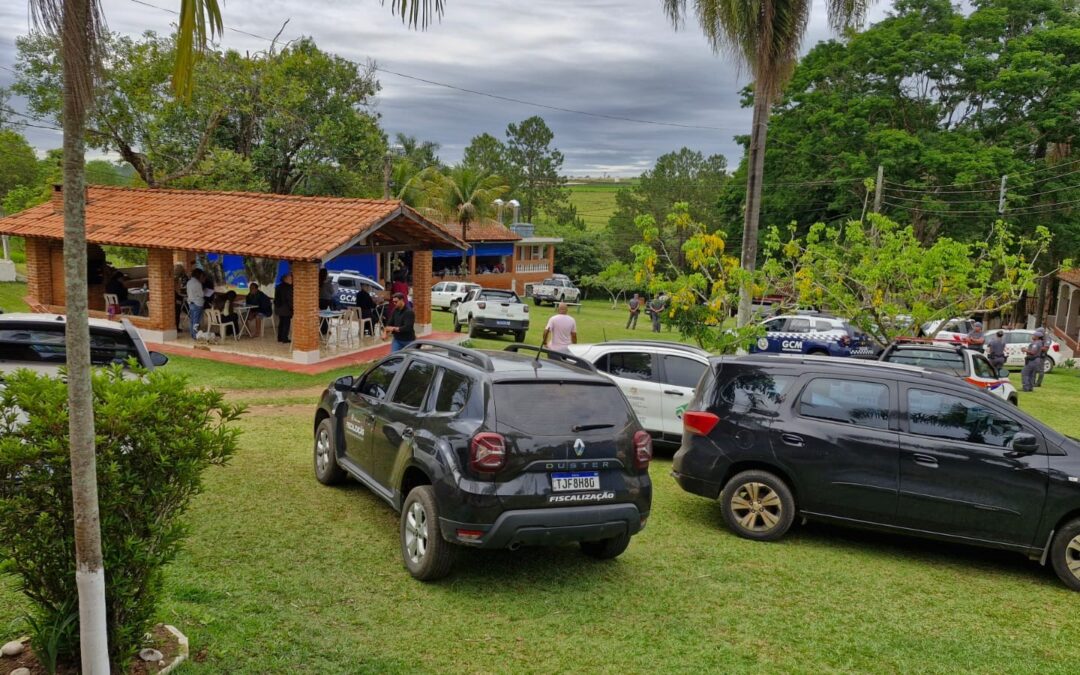 Operação apura denúncia de trabalho análogo à escravidão e interdita clínica em Araçoiaba da Serra