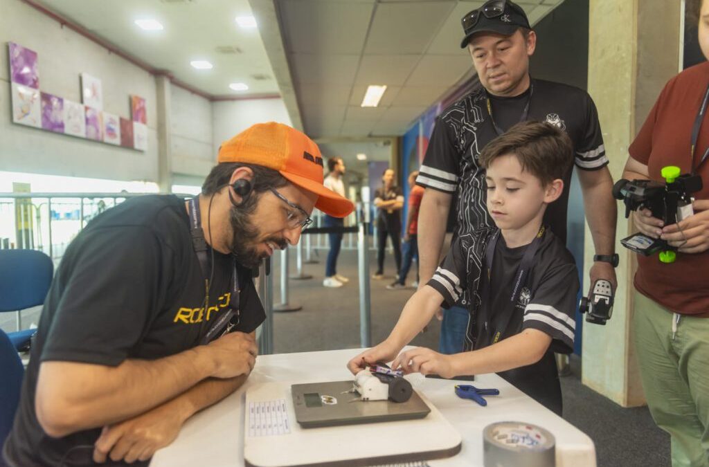 Sorocaba recebe pela primeira vez evento gratuito com competições de robôs