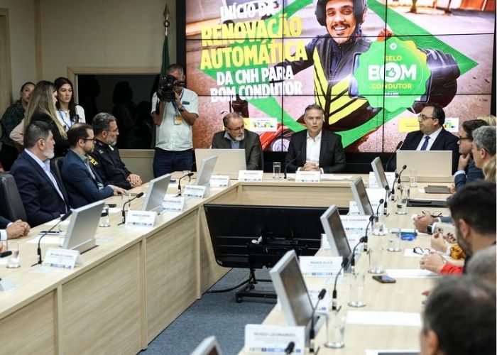 Motoristas que apresentam boa conduta no tr&acirc;nsito v&atilde;o ser beneficiados na hora da renova&ccedil;&atilde;o da Carteira Nacional de Habilita&ccedil;&atilde;o (CNH).