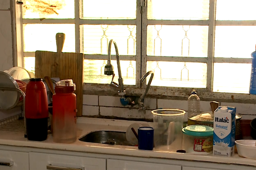 Falta de água prejudica moradores de Araçoiaba da Serra durante as festas de fim de ano