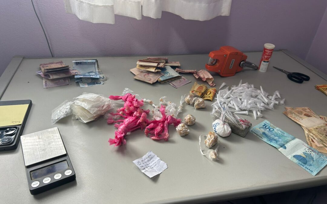 Operação conjunta apreende drogas, dinheiro e celulares em Porangaba