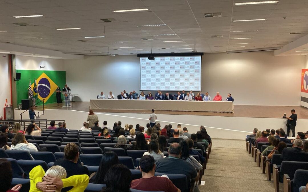 Região discute descentralização da Farmácia de Alto Custo e investimentos em saúde