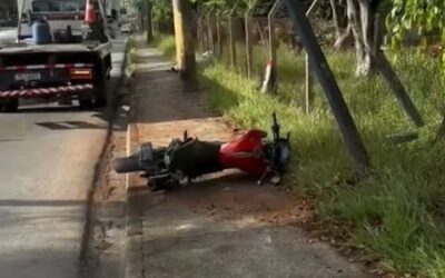 Motociclista morre após bater em poste na Avenida Independência, em Sorocaba