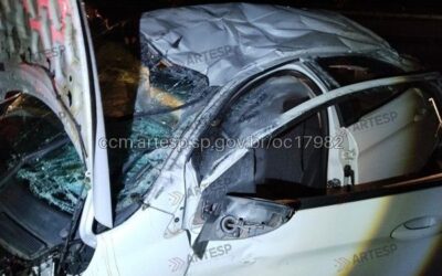 Motorista fica ferido após perder a direção, bater em barranco e capotar na Anhanguera em Jundiaí