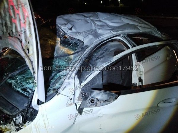 Motorista fica ferido após perder a direção, bater em barranco e capotar na Anhanguera em Jundiaí