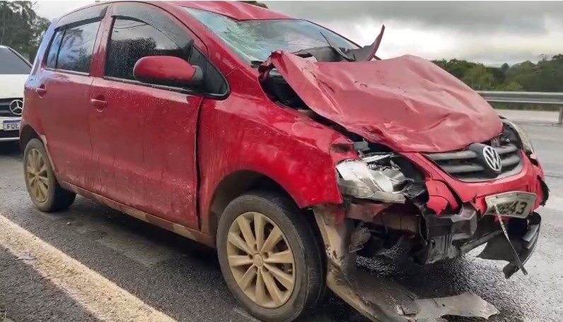 Motociclista é arrastado em acidente na Rodovia Raposo Tavares em São Roque