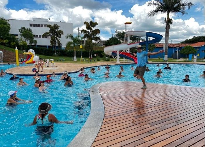 Imagem da aula de hidroginástica