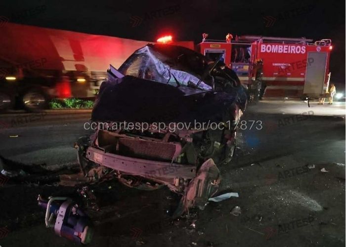 Imagem do carro ap&oacute;s o acidente