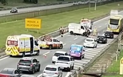 Van tomba na Rodovia Castelinho em Sorocaba