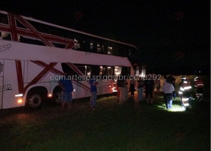 Acidente com ônibus deixa dois feridos na rodovia Castello Branco, em Porto Feliz