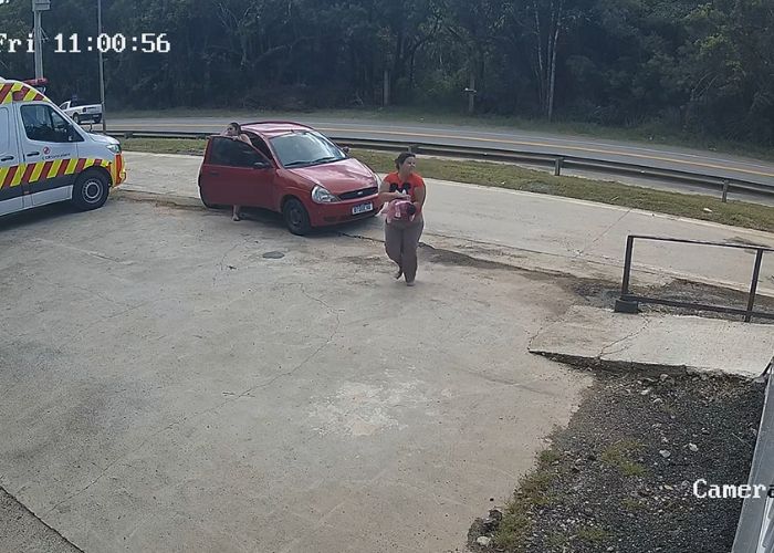 Bebê de 12 dias engasgada é resgatada na rodovia, em Piedade