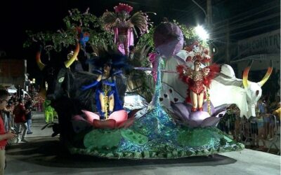 Carnaval de Porangaba reúne milhares de foliões