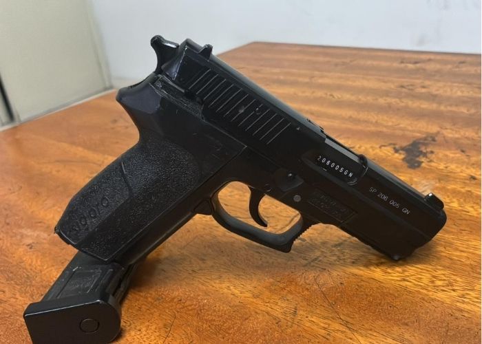 Homem é preso por ameaça com simulacro de arma de fogo