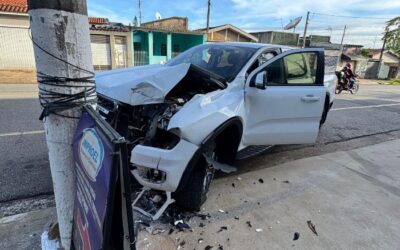 Homem escapa de ser atingido por caminhonete em Tatuí