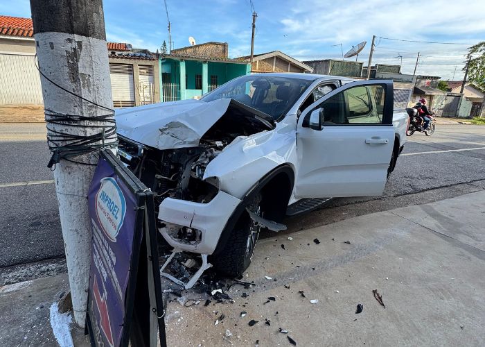 Homem escapa de ser atingido por caminhonete em Tatuí