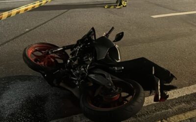 Motociclista morre após bater contra postes, em Sorocaba