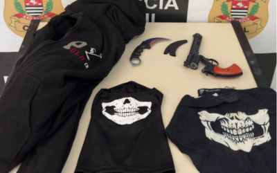 Polícia Civil apreende adaga e simulacro de arma de fogo com adolescente em Araçoiaba da Serra