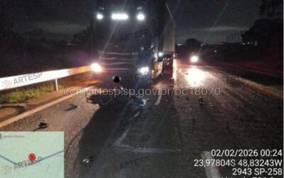 Acidente entre moto e carreta deixa uma vítima fatal em Itapeva