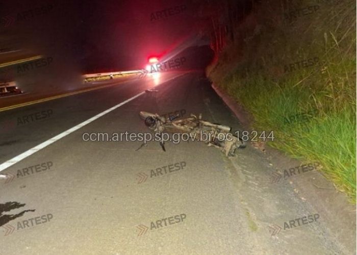 Imagem da moto após o acidente