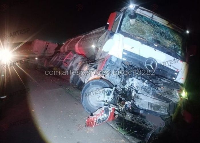 Imagem do caminh&atilde;o ap&oacute;s o acidente