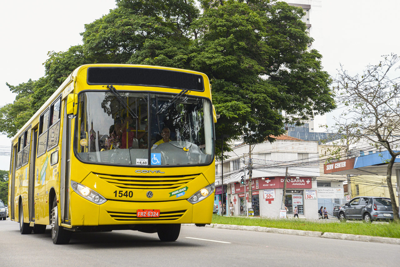 &ocirc;nibus de Juundia&iacute;