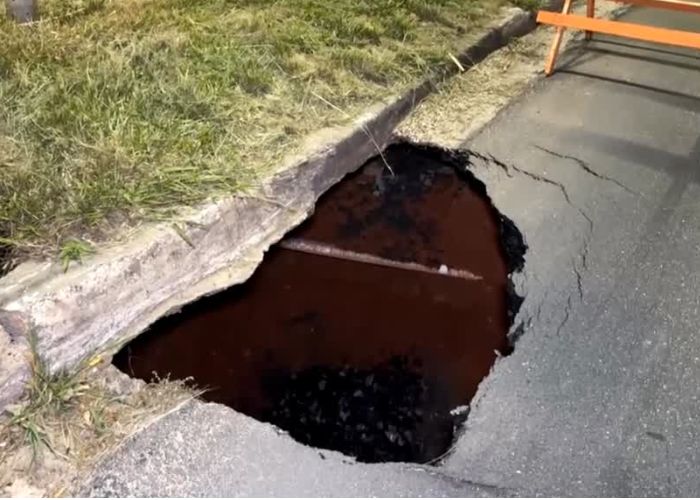 Avenida Dom Aguirre em Sorocaba tem faixa interditada por eros&atilde;o em ponte
