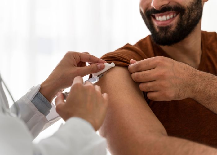 Campanha de vacinação contra gripe começa neste sábado após aumento de casos e mortes