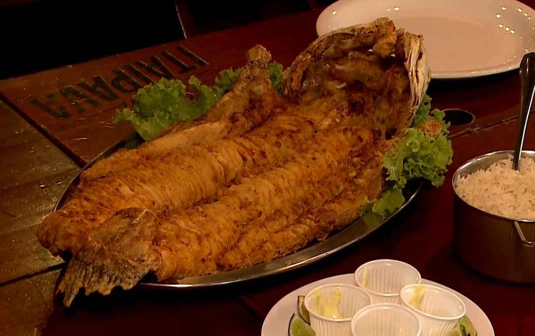 Imagem de prato de peixe.