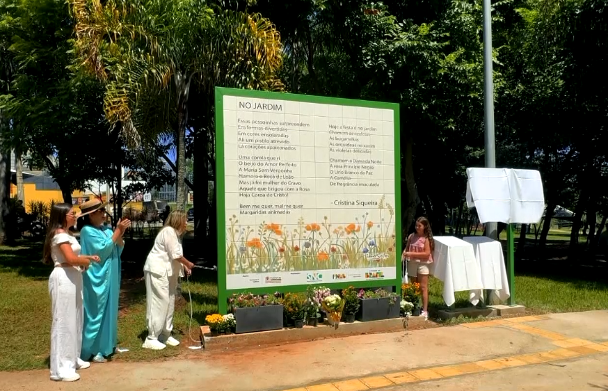 Imagem do mural po&eacute;tico.