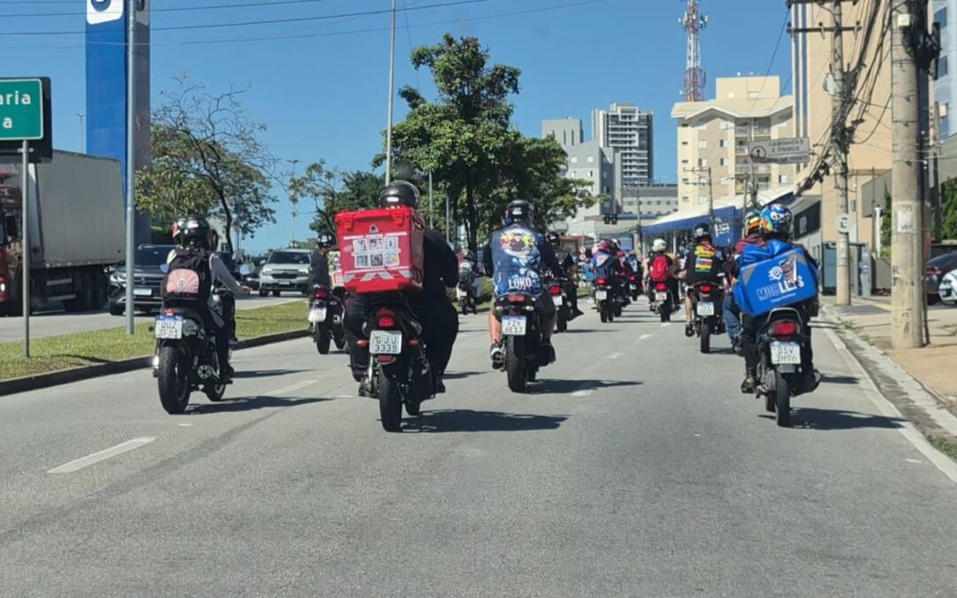 Motoboys de aplicativos fazem motociata em Sorocaba por melhores condições de trabalho
