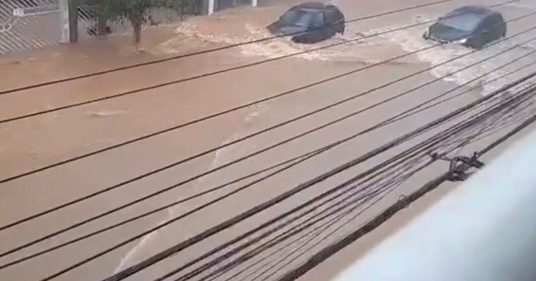 Homem é encontrado morto após forte chuva e inundação em Sorocaba